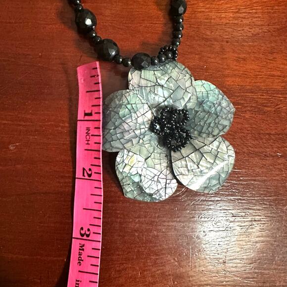 Beaded Necklace ASet of 3 Beachy Boho Choker Pendant Flower Shell Medallion Lot - Picture 5 of 11